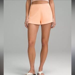 LULULEMON size 12 Ribbed Softstreme High-Rise Short 2"